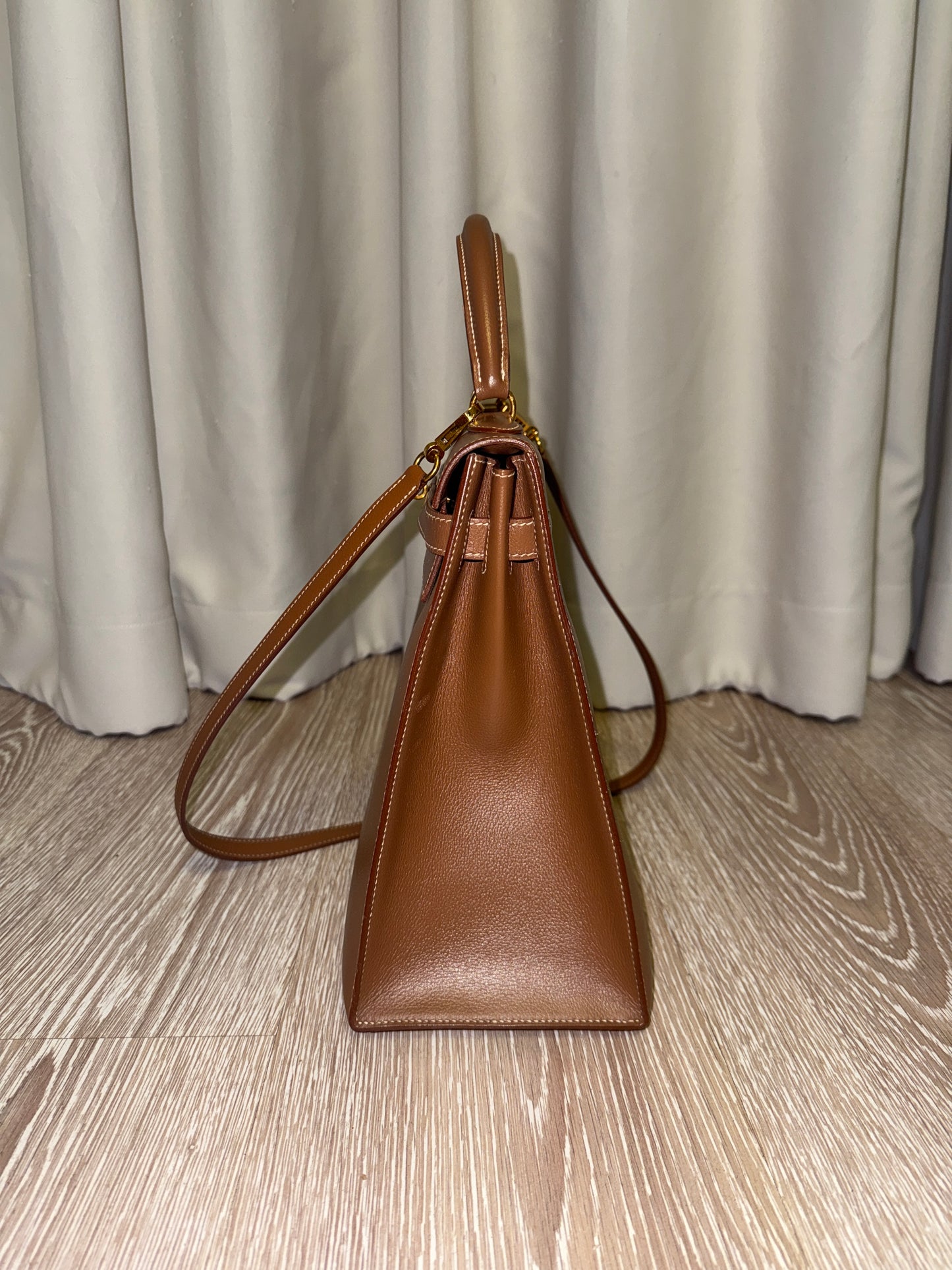 Hermès Kelly 35 Veau Graine Leather with Gold Hardware