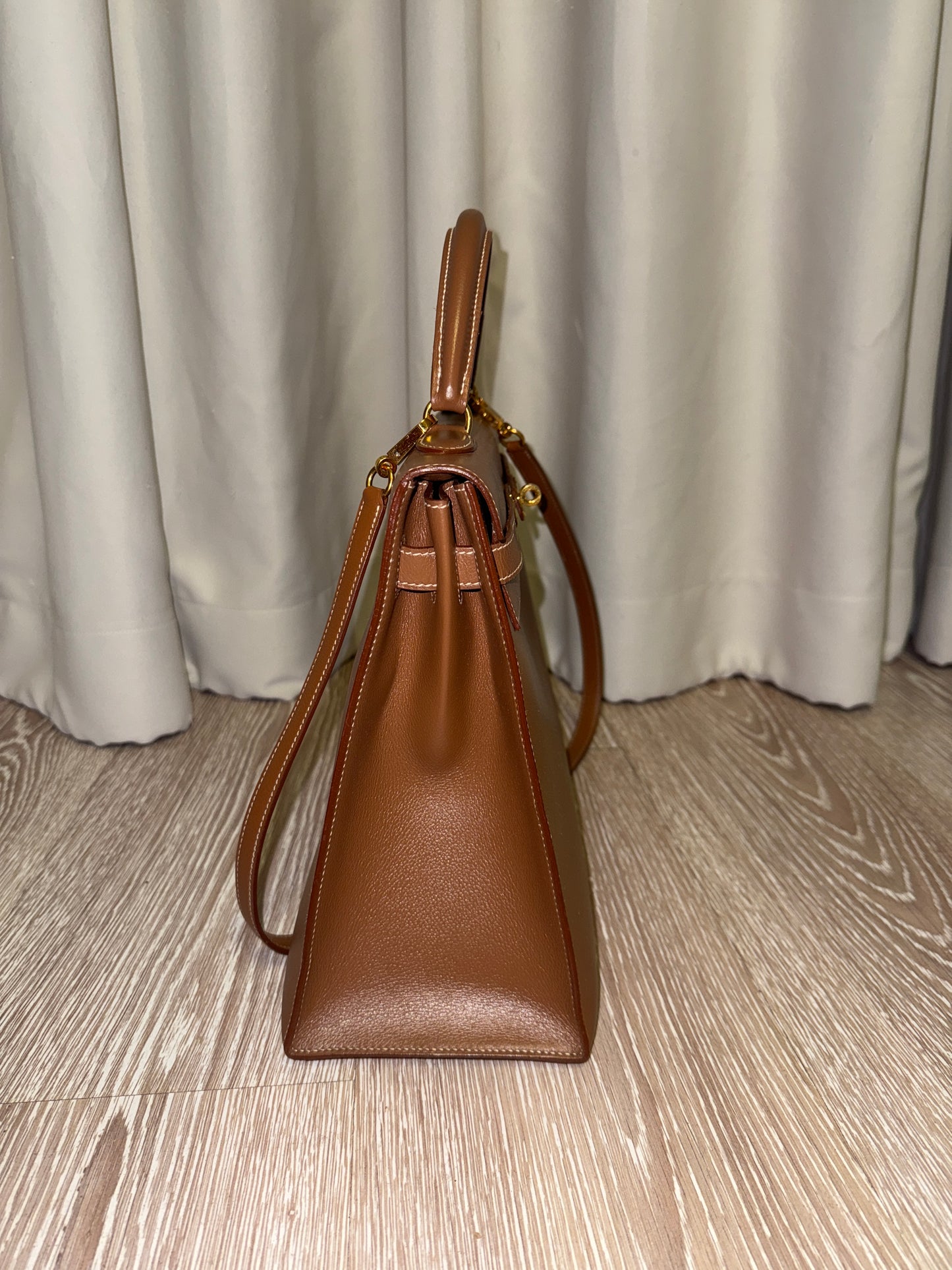 Hermès Kelly 35 Veau Graine Leather with Gold Hardware