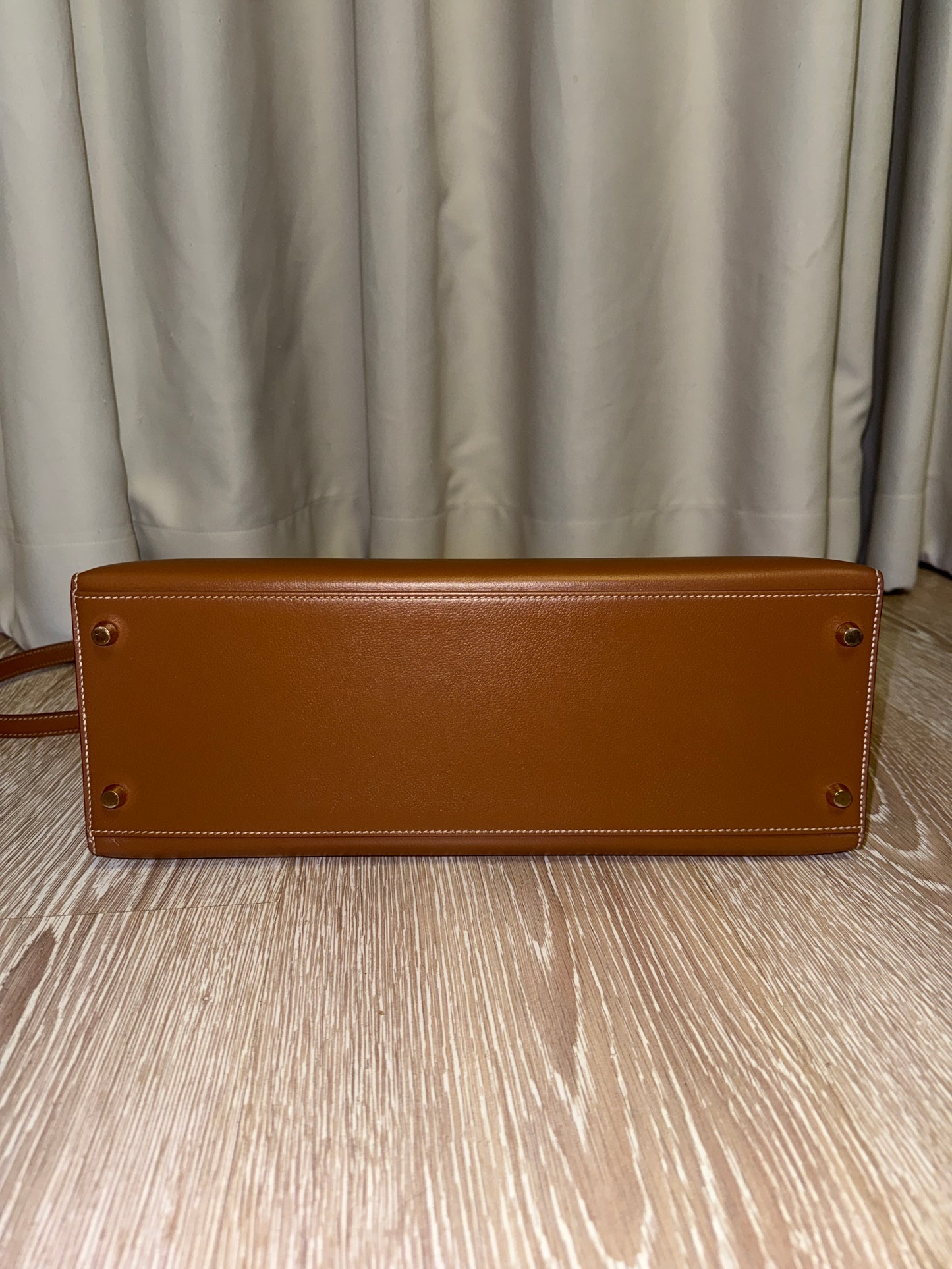 Hermès Kelly 35 Veau Graine Leather with Gold Hardware